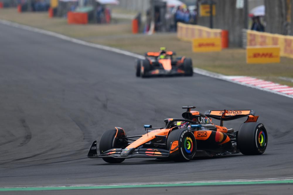 坚如磐石的 坚如磐石的